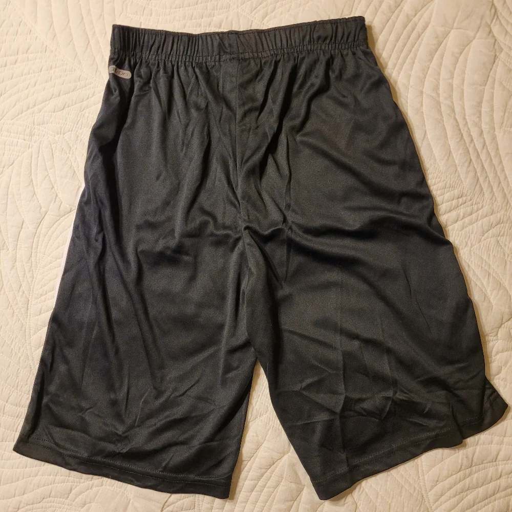 😊 EUC 2 Boy's Black Reebok Shorts 14 / 16